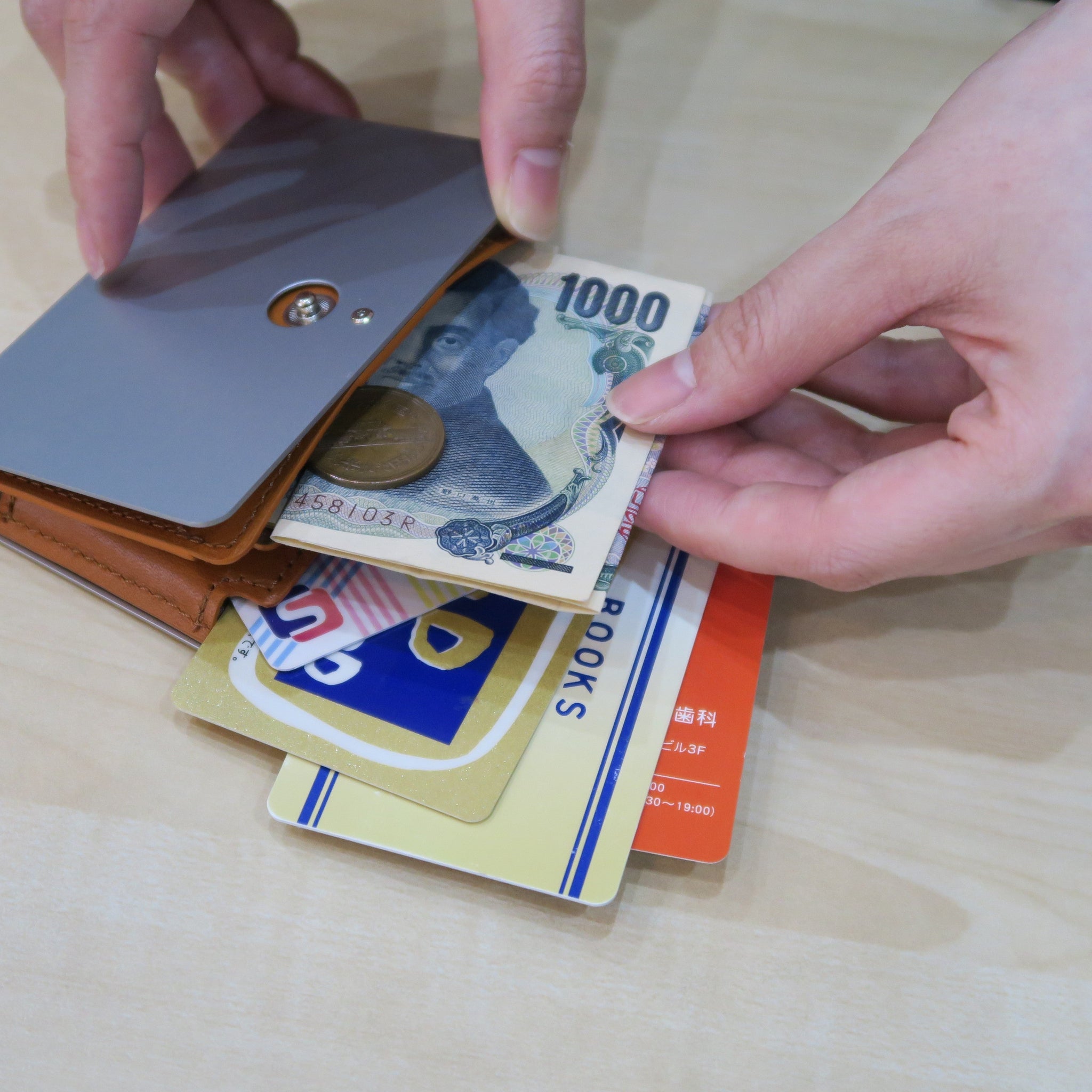 KONSTELLA Compact Wallet (Black) | 東洋スチール株式会社 | TOYO