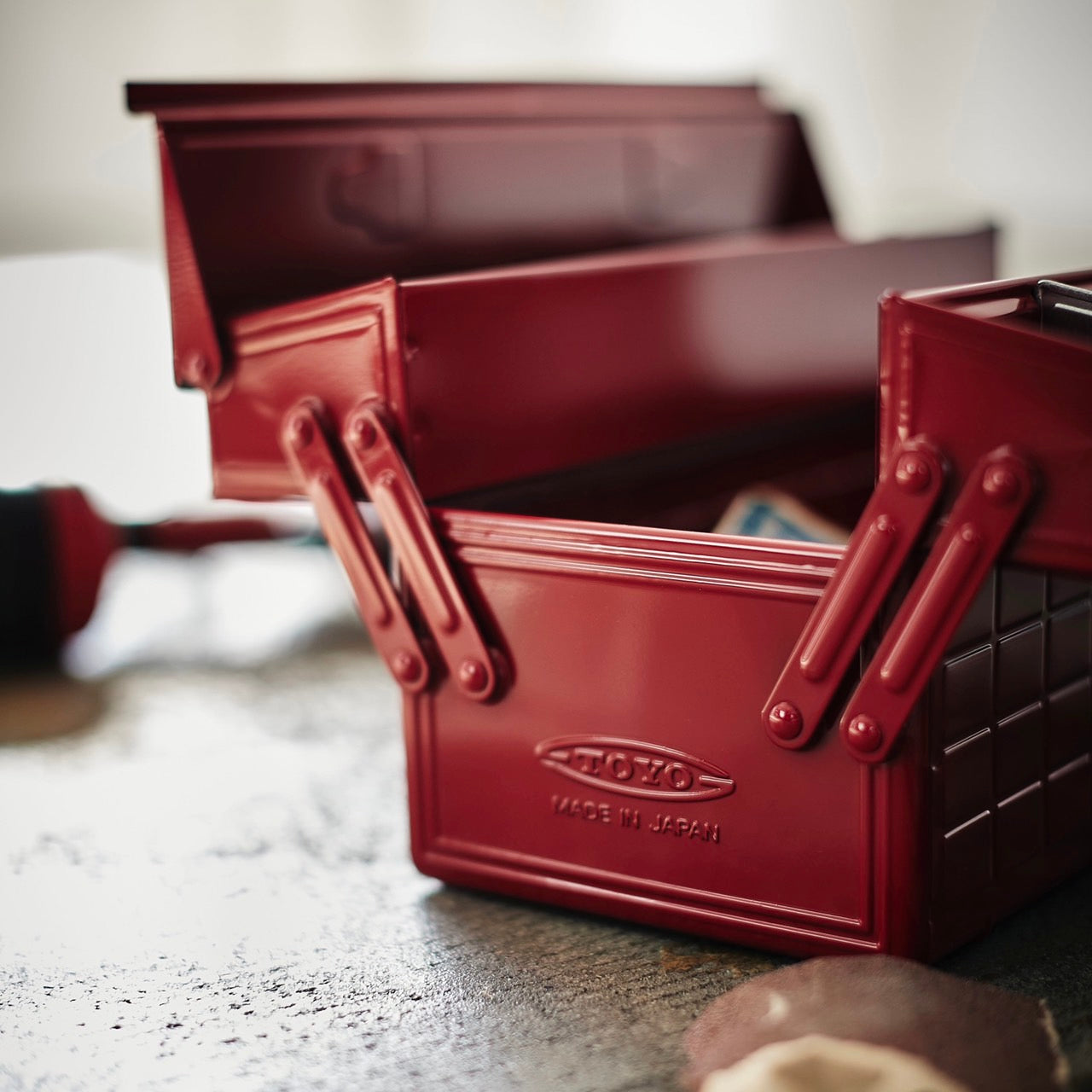 TOYO Cantilever Toolbox ST-350 R (Red) | TOYO STEEL Co., Ltd.